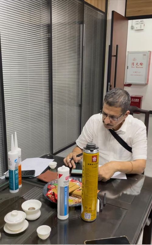 Son şirket çözümleri hakkında Hintli müşteriler fabrikayı ziyaret edip sipariş vermeye davetli.