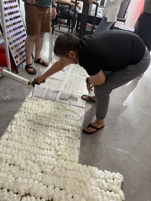 Son şirket çözümleri hakkında Uluslararası Misafirler Cam Tutkal Fabrikamızı Ziyaret Etti ve Ürün Kalitesini İnceledi